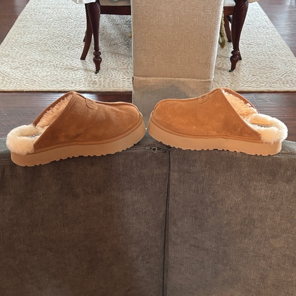 UGG Tan Shearling Lined Mules - Picture 1 of 2